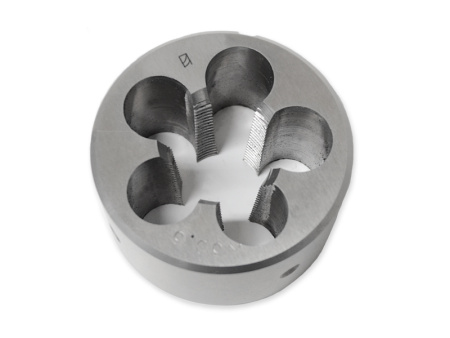 Плашка W30,3х1,814 14 ниток D=75мм «Русский Инструмент» (РИ) Плашка W30,3х1,814 14 ниток D=75мм «Русский Инструмент» (РИ)