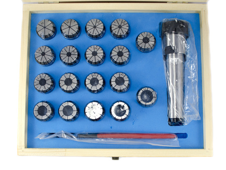 Патрон цанговый КМ4 ER32 с комплектом цанг 3-20 (18шт) Beltools